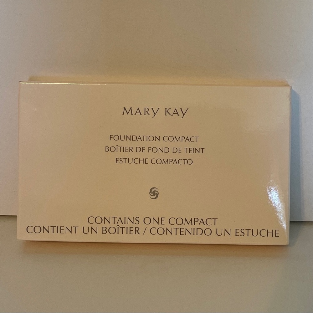 🆕 Mary Kay Foundation 869100 Compact NEW in Box silvertone brushed